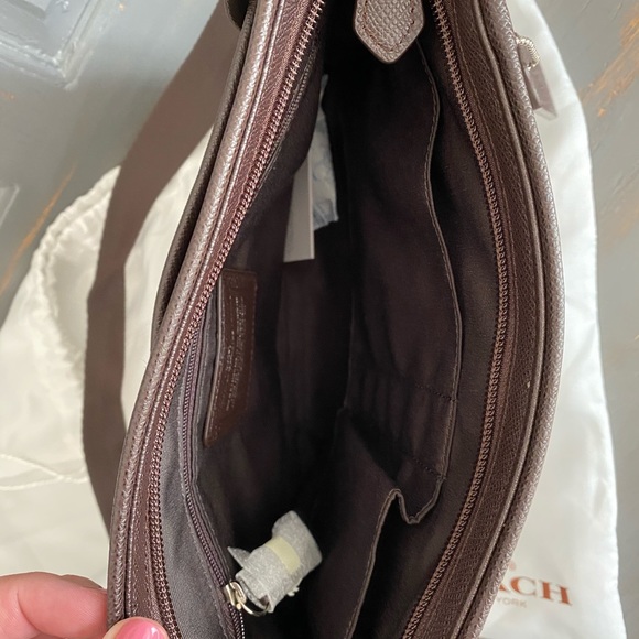 Coach Signature print Spencer crossbody, brown - Picture 3 of 9